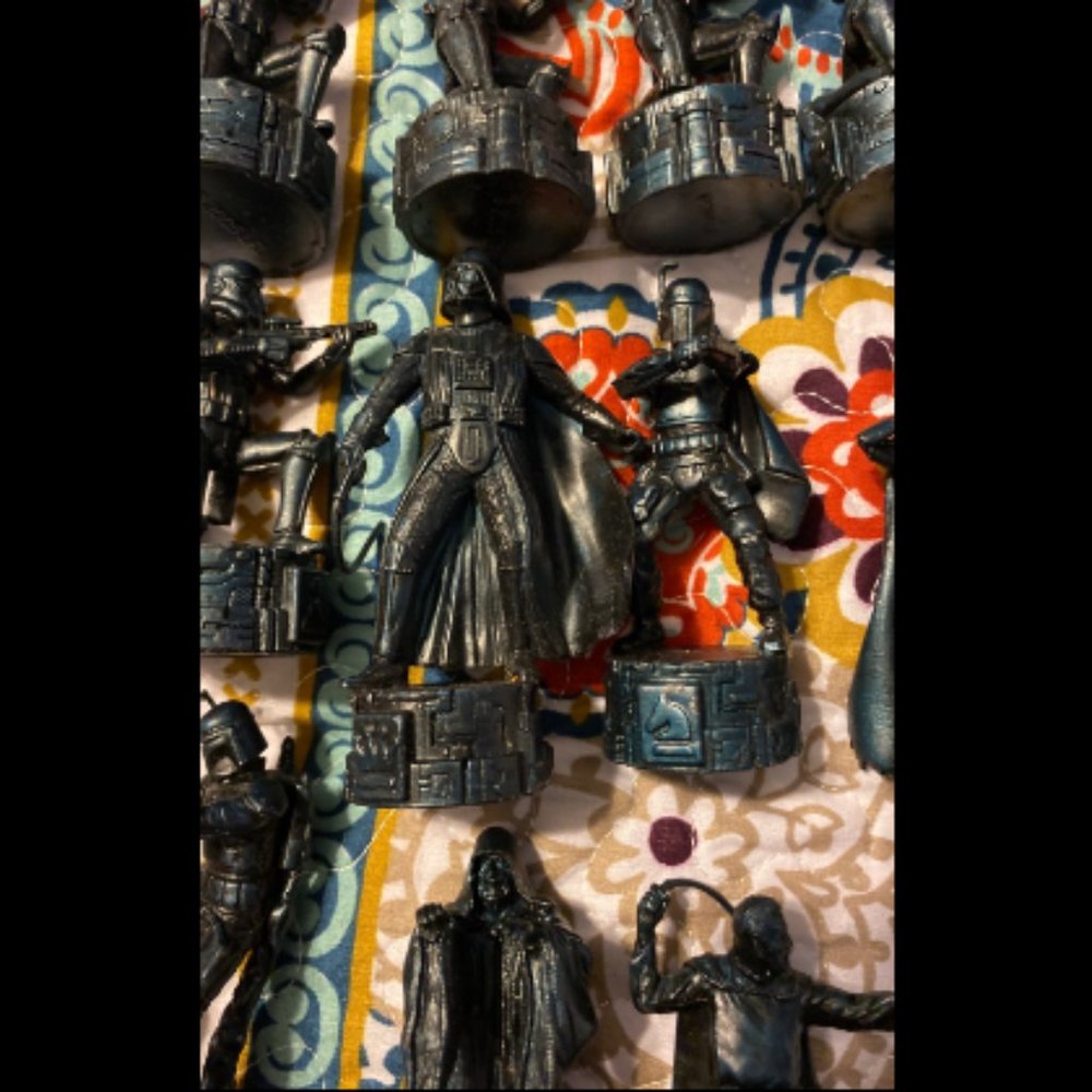 16 Star wars chess pieces